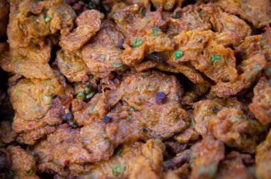 Susamlı kızarmış tavuk kanadı.