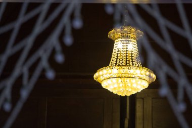 Gecenin güzel avizesi