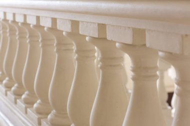Beyaz Barok iç mekanlar için balustrade