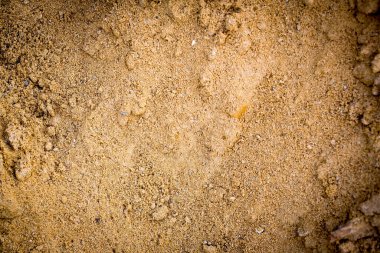 Kum dokusu. Arka plan için kumsal. Üst Manzara. Doğal kum taşı dokusu. Sahildeki kum arka planda. Yaz tasarımları için dalgalı kum arkaplanı.