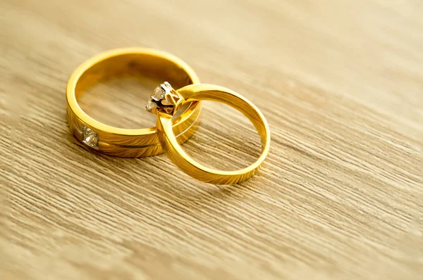 Gold Wedding Rings Wooden Background — Stock Photo, Image