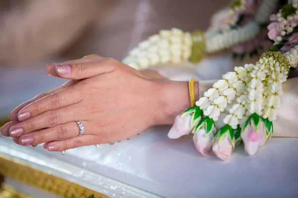 Wedding Rings Hands Bride — Foto de Stock