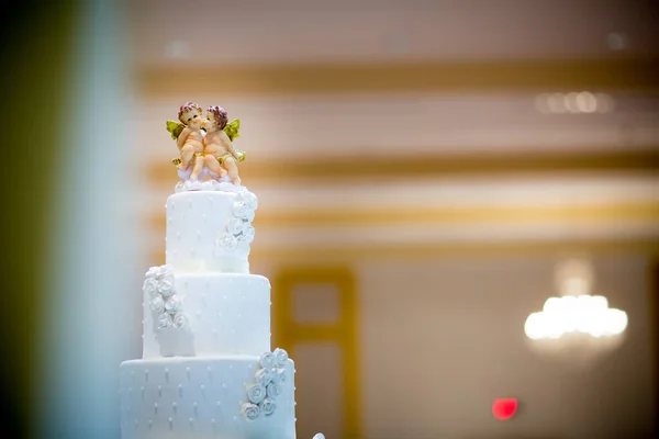 Beyaz Pembe Çiçekli Düğün Pastası — Stok fotoğraf