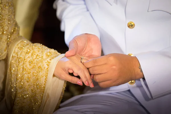 Trouwringen Hand Van Een Bruid — Stockfoto