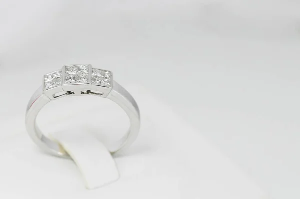 Diamond Engagement Ring Pearl White Background — Stockfoto