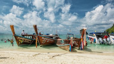 KRA bi/Tayland-06 15 2016: Kra BI Tayland denizde. Birçok çarpıcı plajları ve Adaları vardır.