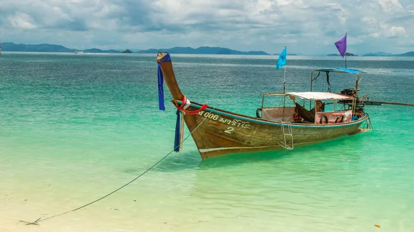 KRA bi/Tayland-06 15 2016: Kra BI Tayland denizde. Birçok çarpıcı plajları ve Adaları vardır.