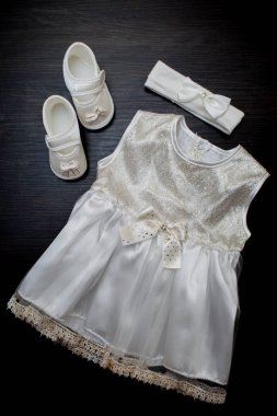 Çocuk Giyim, elbise, Ayakkabı, karanlık bir arka plan üzerinde