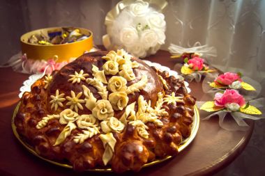 Balayı veliler tarafından karşılandı ve tedavi düğün karavanlar, pasta, nedime, karavanlar için