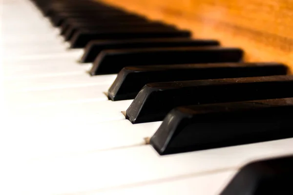 Close-up de teclas de piano. vista frontal fechada . — Fotografia de Stock