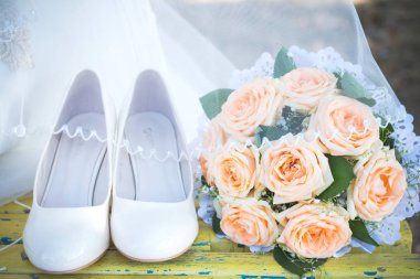 çiçek, buket, aşk, gün, Sevgililer günü, evlilik, arka plan, hymeneal, yüzük, Dekorasyon, kavram, tatil, nesne, kutlama, yaratıcı, altın, çift, nişan, doğa, ahşap, çiçekler