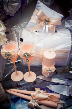 Zarif yemek masası.