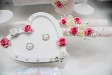 Zarif yemek masası.