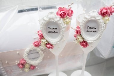 Zarif yemek masası.