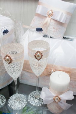 Zarif yemek masası.