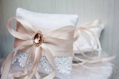 Zarif yemek masası.