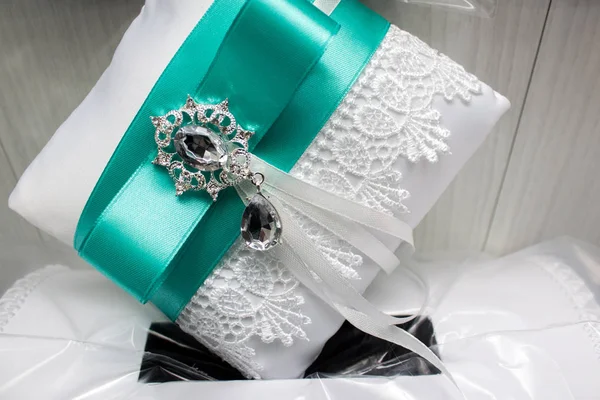 Zarif yemek masası.