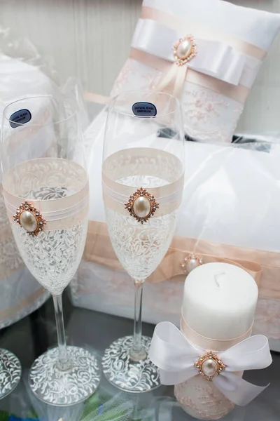 Zarif yemek masası.