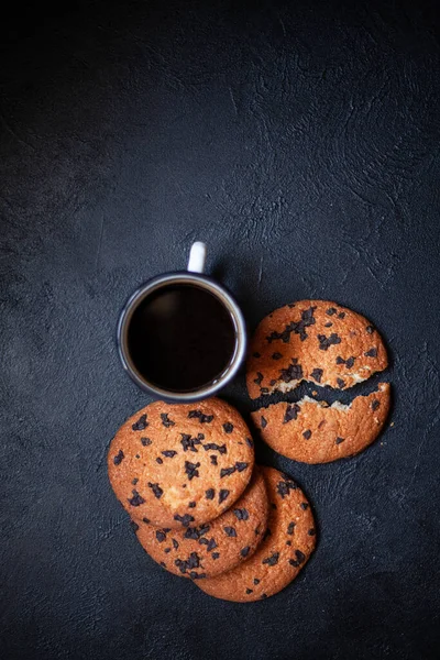 Three Large Cookies Cup Coffee Black Concrete Background One Cookie — Stock Photo, Image