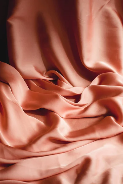 Soyut arka plan lüks kumaş veya sıvı dalga veya grunge ipek kumaş kıvrımları saten kadife malzeme veya lüks Noel arkaplan veya zarif duvar kağıdı tasarımı, arka plan, Pembe İpek Arka plan