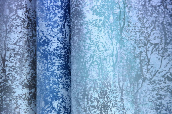 Красочная ткань используется для оформления всех видов одежды для женщин и мужчин, это может быть холст или хлопок, и даже шелк все подходит для одежды
.