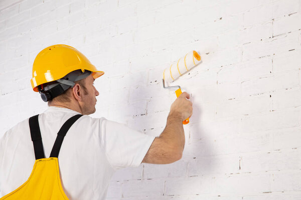 Painting the entire wall with a thick brush.