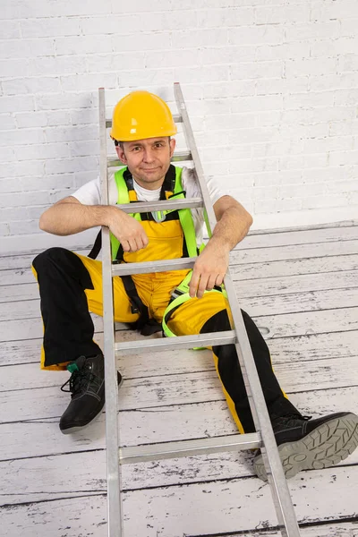 Constructor Profesional Con Escalera Compacto Listo Para Trabajar Cualquier Momento —  Fotos de Stock