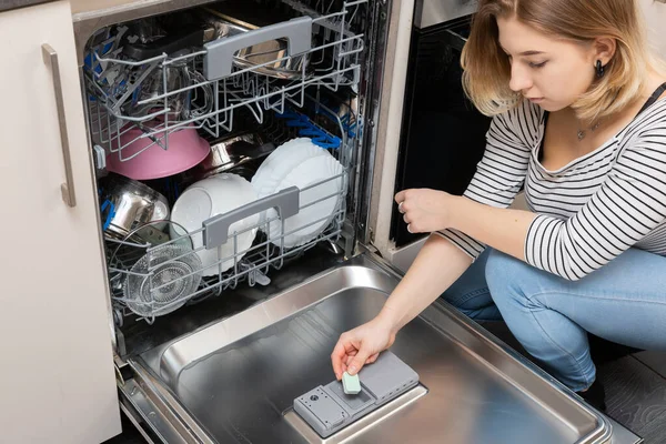 Dishwasher Device Saves Time Water Electricity All Dishes Thoroughly Washed — Stock Photo, Image