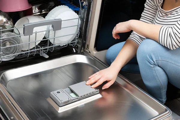 Посудомийна Машина Пристрій Який Заощаджує Час Воду Електрику Посуд Ретельно — стокове фото