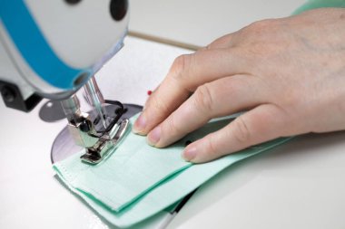 Her bir kumaş parçası tasarımdan dikmeye kadar tüm üretim sürecini geçmek zorunda..