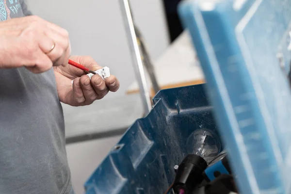 Ogni Elettricista Anche Con Molta Esperienza Cablato Angolo Scossa Elettrica — Foto Stock