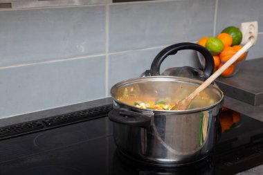 Hafif bembeyaz sebzeler her vejetaryen için en iyi ikramlardır..