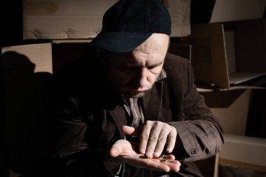 Evsiz kaldığında, sokak kutuları evin olur..