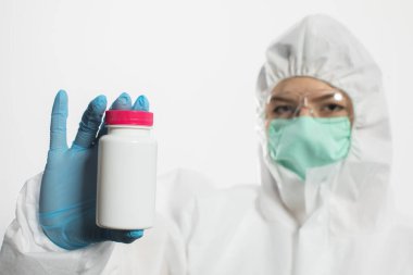 Dünyanın dört bir yanındaki insanların sıcak olduğu laboratuvarda çeşitli hastalıklar için yeni ilaçlar ve tedaviler geliştiriliyor..