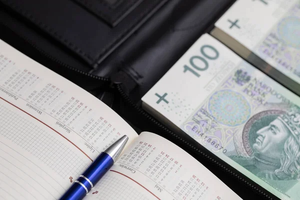 Los Billetes Encuentran Pilas Escritorio Durante Una Transacción Financiera Efectivo — Foto de Stock