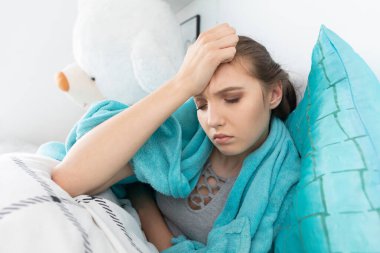 Baş ağrısı birçok hastalıkta ve hepsinden önemlisi soğuk algınlığında ayrılmaz bir yoldaştır..