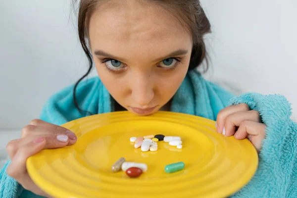 Muitos Comprimidos Antibióticos Para Engolir Mentira Preparada Uma Placa Frente — Fotografia de Stock