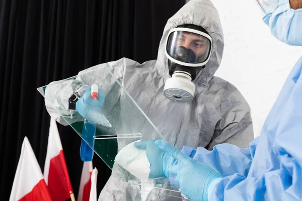 Two Men Clean Disinfect Polling Place Just Start Presidential Election — Stock Photo, Image