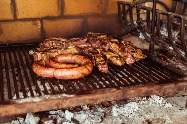 Parrillada Argentine Barbecue Make Live Coal Flame Beef Asado Bread — стоковое фото