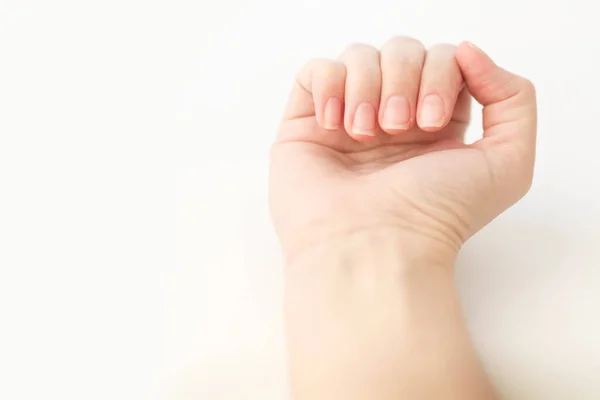 Закройте Женскую Руку Держите Нибудь Пальцах Женщина Хранит Виртуальный Объект — стоковое фото