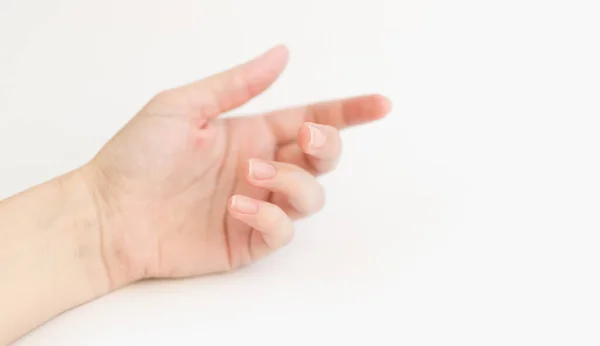 Yumuşak Kare Şeklinde Tırnakları Olan Kadın Eli Parmaklarında Bir Şey — Stok fotoğraf