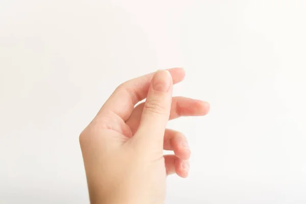Närbild Kvinna Hand Med Naglar Form Mjuk Fyrkant Håller Något — Stockfoto