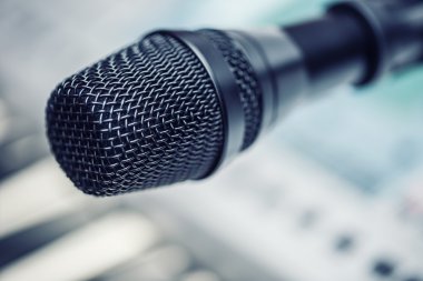 Konferans odası ya da konser salonu mikrofon Close-Up