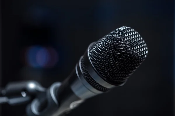Detail mikrofonu v konferenční místnosti nebo v koncertním sále — Stock fotografie