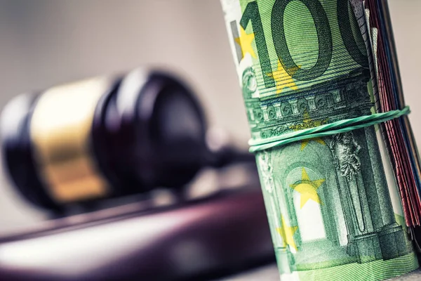 Judge's hammer gavel. Justice and euro money. Euro currency. Court gavel and rolled Euro banknotes. Representation of corruption and bribery in the judiciary — Stock Photo, Image