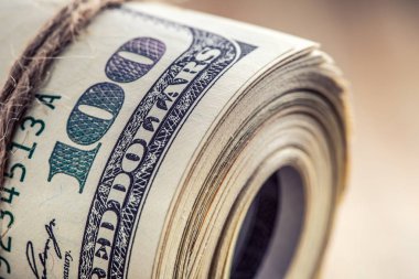 Doları para birimi. Diğer pozisyonlarda Doları banknot haddelenmiş