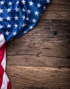 ABD bayrağı. Amerikan bayrağı. Amerikan bayrağı serbestçe ahşap tahta üzerinde yalan. Yakın çekim Studio vurdu. Tonda fotoğraf