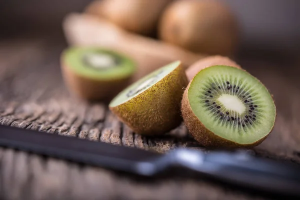 Kiwi Fruit. Several kiwi fruit on oak wooden surface — Stock Photo, Image