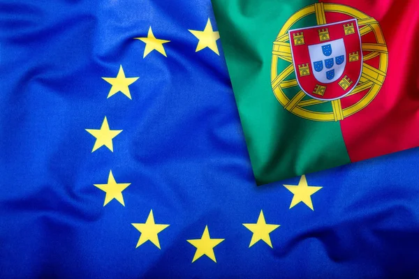 Příznaky, Portugalska a Evropské unie. Portugalsko vlajka a vlajka Eu. Vlajka uvnitř hvězdy. Koncept vlajky světa — Stock fotografie