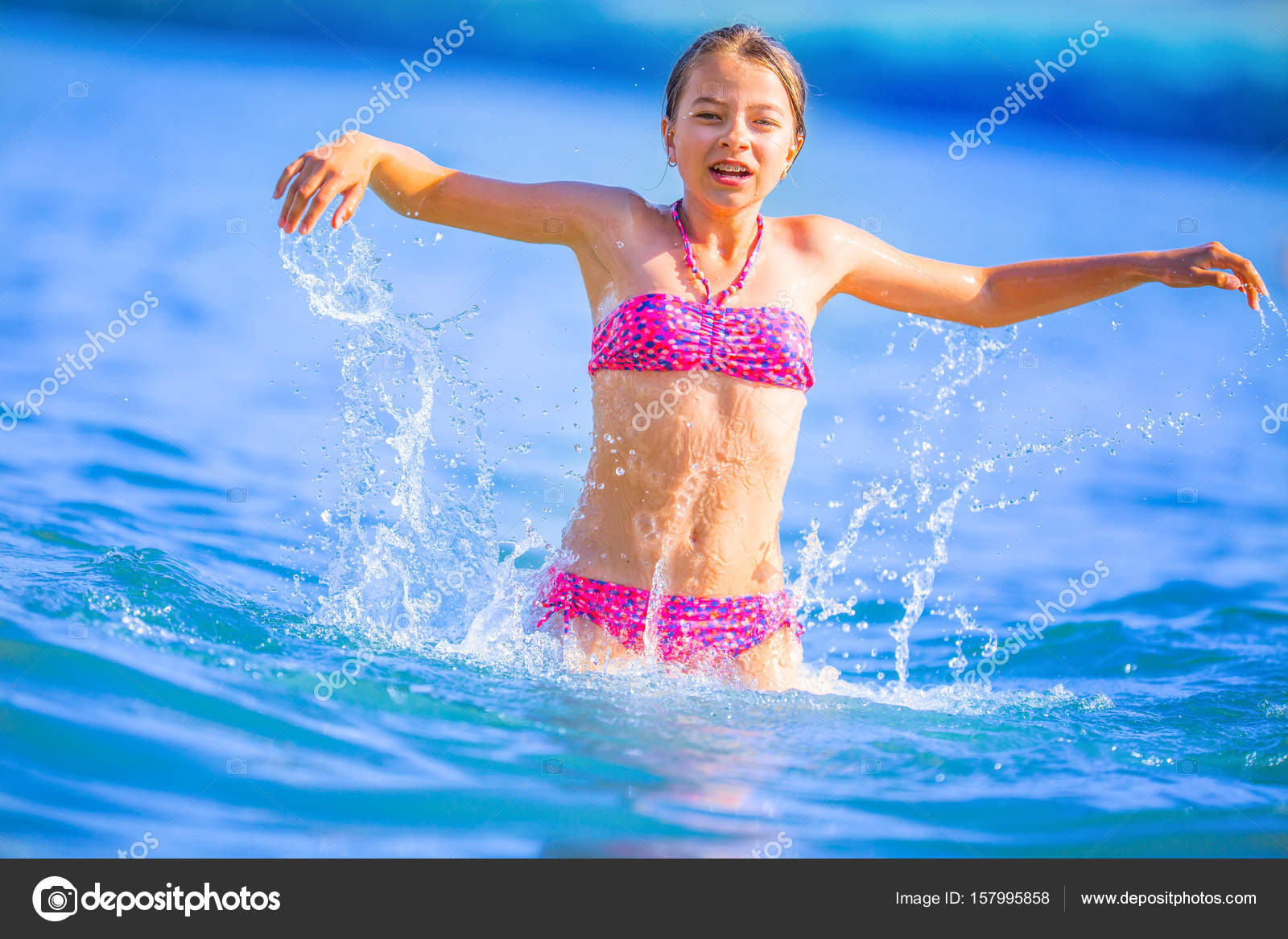 cute tweens swimming  Cute young girl playing in the sea. Happy pre-teen girl enjoys summer water  and holidays in holiday destinations — Stock Photo © weyo #157995858